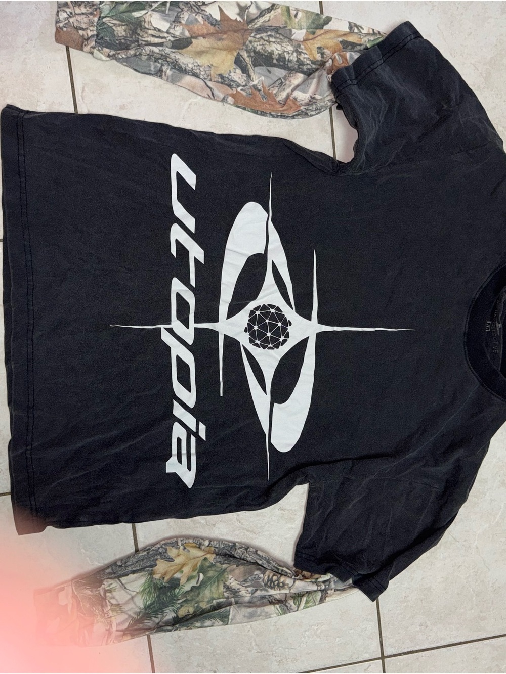 Long sleeve layered graphic tee